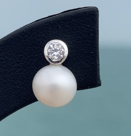 Pearl Stud Earring
